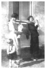 Skylfrida med Jytte og Helga med Grethe, Jyttes storebror Harald 1937