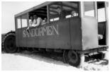 Ove, Karl, Astrid, Yvonne og Esther i Sandormen, det er en vogn der bliver trukket af en traktor, den kører så langt ud på stranden den kan, på spidsen af Skaden slår vandene sammen. 1959.